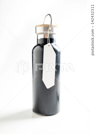 Black reusable stainless steel water bottle with a bamboo and silver lid, featuring a blank paper tag, isolated on a white background. Mockup or Copyspace Black reusable stainless steel water bottle with a bamboo and silver lid, featuring a blank paper tag, isolated on a white background. Mockup or Copyspace 142432311