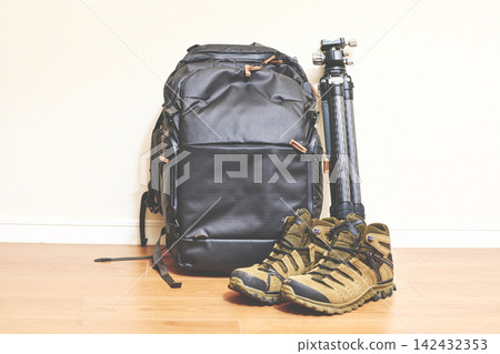 相機設備和登山靴 相機設備和登山靴 142432353