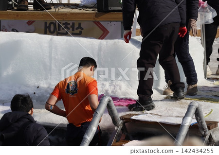 Winter Event Ice Work Crew Activity Winter Event Ice Work Crew Activity 142434255