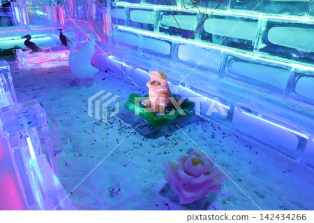 Illuminated Ice Sculpture Display with Frogs and Flowers Illuminated Ice Sculpture Display with Frogs and Flowers 142434266
