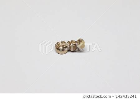 金牙 金牙 142435241