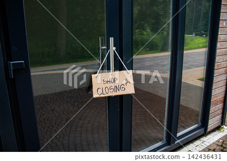 SHOP CLOSING sign on entrance door. Online markets kill small business. Entrepreneurs forced to close after years of hard work. Financial debt concept SHOP CLOSING sign on entrance door. Online markets kill small business. Entrepreneurs forced to close after years of hard work. Financial debt concept 142436431