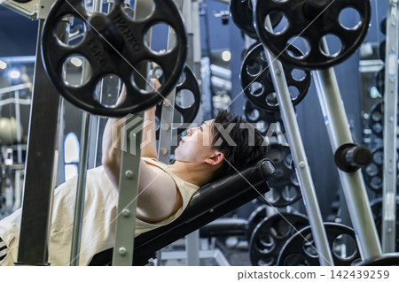 Training - Male - Incline Bench Press Training - Male - Incline Bench Press 142439259