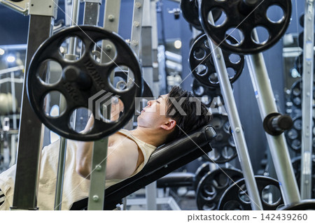 Training - Male - Incline Bench Press Training - Male - Incline Bench Press 142439260