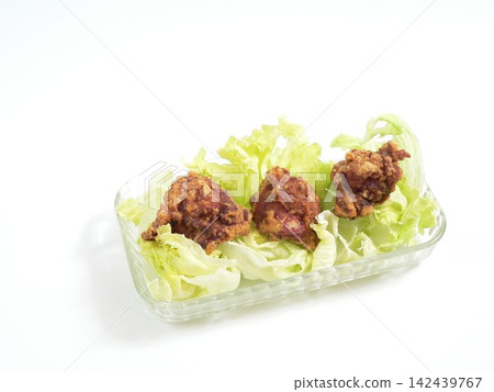 Three pieces of fried chicken and lettuce Three pieces of fried chicken and lettuce 142439767