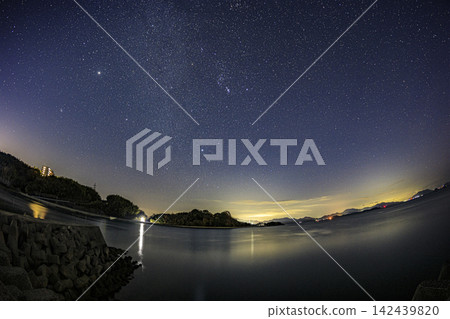 Winter starscape in Setouchi Orion and the Milky Way in winter Winter starscape in Setouchi Orion and the Milky Way in winter 142439820