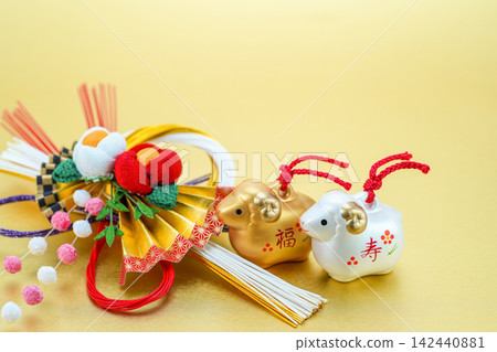 New Year's greeting card material for the Year of the Sheep: Cute gold and silver sheep and New Year's decorations on a gold background. New Year's greeting card material for the Year of the Sheep: Cute gold and silver sheep and New Year's decorations on a gold background. 142440881