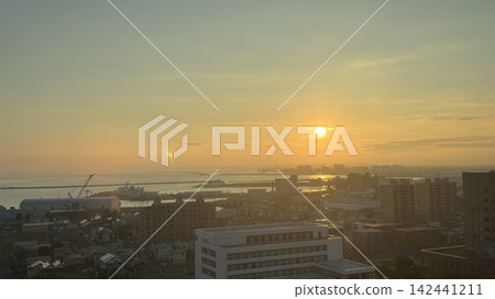 Enjoy a spectacular view from the Kushiro Prince Hotel, one of the world's three most beautiful sunsets. Enjoy a spectacular view from the Kushiro Prince Hotel, one of the world's three most beautiful sunsets. 142441211