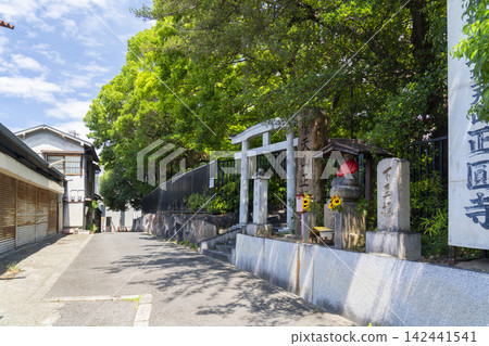 Shōenji Temple, famous for that incident that once occurred there. Shōenji Temple, famous for that incident that once occurred there. 142441541
