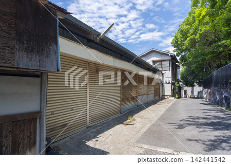 位於聖圓寺前的店鋪,因曾經在那裡發生的那起事件而聞名。 位於聖圓寺前的店鋪,因曾經在那裡發生的那起事件而聞名。 142441542
