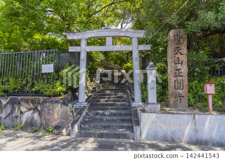 Shōenji Temple, famous for that incident that once occurred there. Shōenji Temple, famous for that incident that once occurred there. 142441543