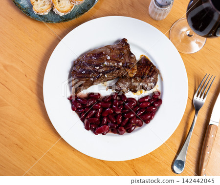 Ternera - traditional spanish grilled beef with beans on ceramic plate Ternera - traditional spanish grilled beef with beans on ceramic plate 142442045