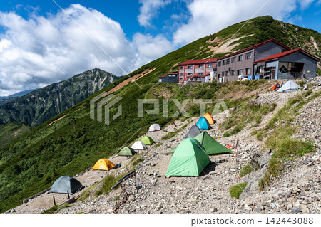 五龍山小屋營地，晴空萬裡 142443088