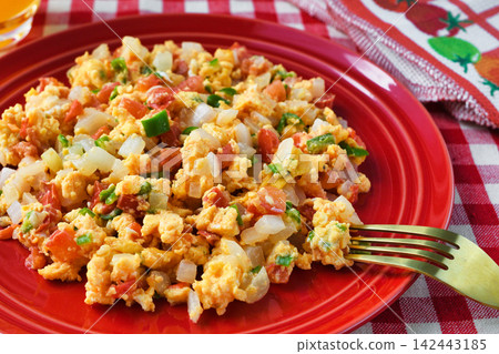 Huevos a la mexicana (Mexican cuisine) Huevos a la mexicana (Mexican cuisine) 142443185