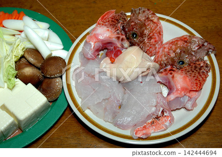 蝎子魚和火鍋食材 蝎子魚和火鍋食材 142444694