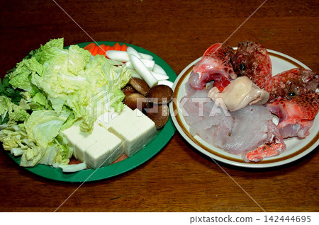 蝎子魚和火鍋食材 蝎子魚和火鍋食材 142444695