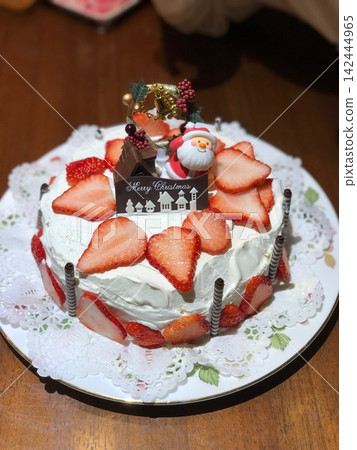 手工製作的聖誕蛋糕 142444965