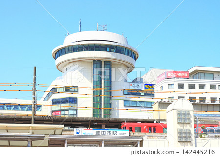 A train stops at Meitetsu Toyotashi Station in Toyota City, Aichi Prefecture A train stops at Meitetsu Toyotashi Station in Toyota City, Aichi Prefecture 142445216
