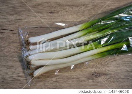 Iwatsu green onions in a clear bag Iwatsu green onions in a clear bag 142446098