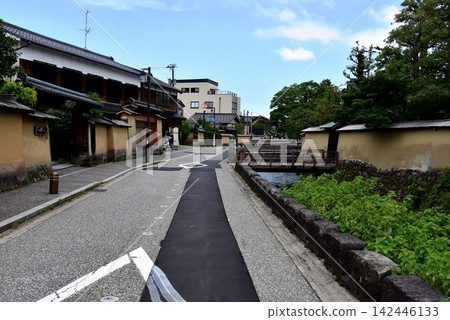 Kanazawa City: Ohnosho Waterway and surrounding townscape 142446133