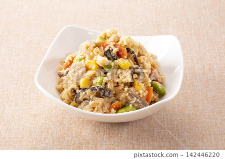 用多種食材慢燉的豆渣 用多種食材慢燉的豆渣 142446220
