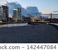 從象鼻公園眺望港未來21區的日落景色和夜晚的摩天輪。 142447084
