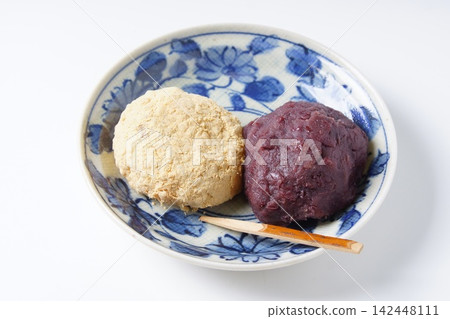 Red bean mochi, Kinako mochi Red bean mochi, Kinako mochi 142448111