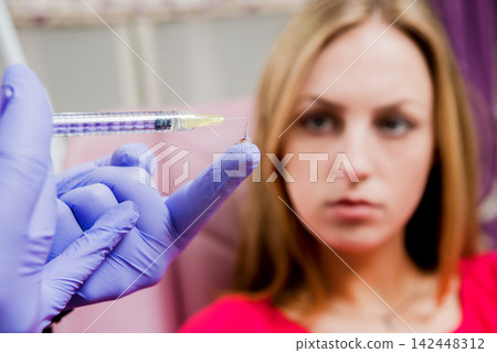 Beautician and the patient in the clinic of aesthetic medicine Beautician and the patient in the clinic of aesthetic medicine 142448312