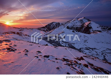 立山和大日山沐浴在夕陽之中 立山和大日山沐浴在夕陽之中 142448446