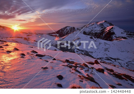 Mount Tateyama and Mount Dainichi bathed in the setting sun Mount Tateyama and Mount Dainichi bathed in the setting sun 142448448