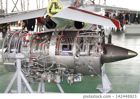 國產F3渦流扇噴射發動機的結構剖面模型。 國產F3渦流扇噴射發動機的結構剖面模型。 142448923