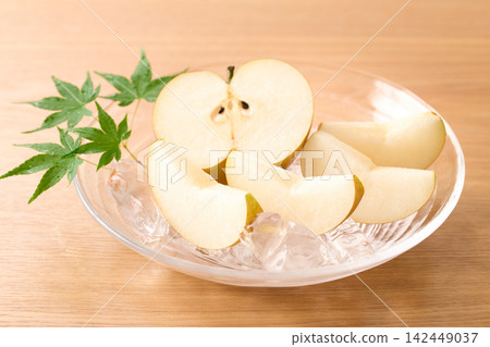 Pears served in a glass dish; Akizuki variety from Chiba Prefecture. Pears served in a glass dish; Akizuki variety from Chiba Prefecture. 142449037