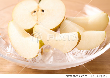 Pears served in a glass dish; Akizuki variety from Chiba Prefecture. Pears served in a glass dish; Akizuki variety from Chiba Prefecture. 142449042