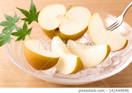 Pears served in a glass dish; Akizuki variety from Chiba Prefecture. Pears served in a glass dish; Akizuki variety from Chiba Prefecture. 142449046