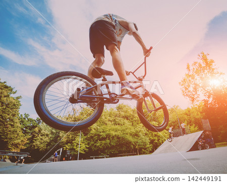 Boy jumping with his bmx in the park. 142449191