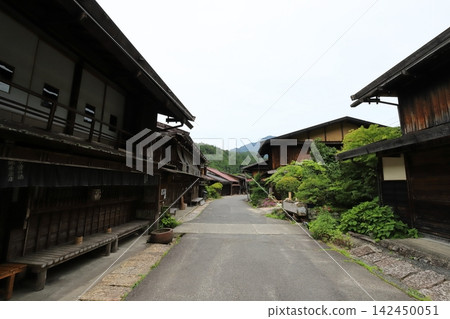 長野、南木曾、妻籠宿:歷史上重要的保護區內的古老城鎮景觀。 長野、南木曾、妻籠宿:歷史上重要的保護區內的古老城鎮景觀。 142450051