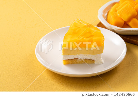 Mango mousse cake (マンゴー ムース ケーキ) Mango mousse cake (マンゴー ムース ケーキ) 142450666