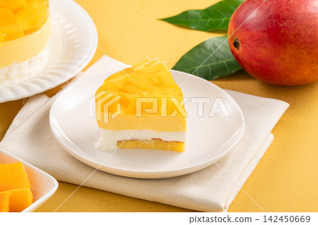 Mango mousse cake (マンゴー ムース ケーキ) Mango mousse cake (マンゴー ムース ケーキ) 142450669