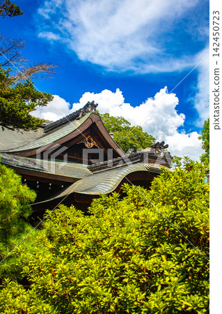 Kyoto Kumano Shrine: Japan's first married couple deity shrine offers blessings for: matchmaking, safe childbirth, healing from illness, and good health and longevity. Kyoto Kumano Shrine: Japan's first married couple deity shrine offers blessings for: matchmaking, safe childbirth, healing from illness, and good health and longevity. 142450723