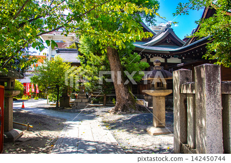 京都熊野神社:日本第一座供奉夫妻的神社,祈求婚姻美滿、生產平安、疾病痊癒、健康、長壽。 京都熊野神社:日本第一座供奉夫妻的神社,祈求婚姻美滿、生產平安、疾病痊癒、健康、長壽。 142450744
