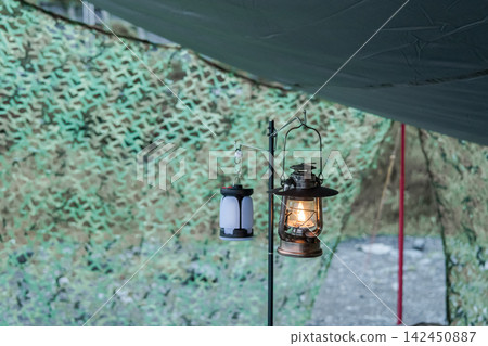 [Hurricane lantern for solo camping at an auto campsite] 142450887