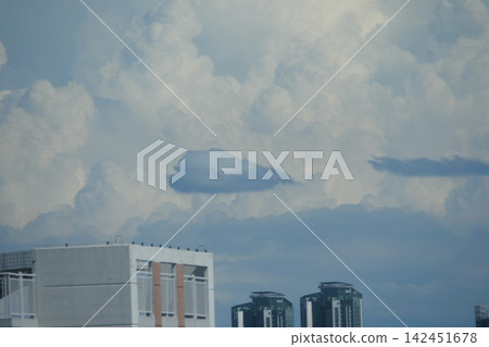 Cityscape of Seoul featuring modern residential buildings and mountain skyline Cityscape of Seoul featuring modern residential buildings and mountain skyline 142451678
