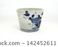 用漆器修復技術鑲嵌珍珠母的蕎麥麵杯（橫向視圖）。 142452611