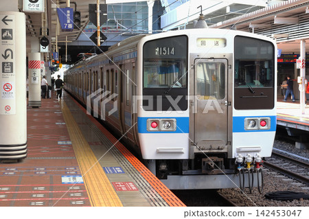 鹿兒島本線415系列車停在博多站（門司港～小倉⇔博多） 142453047
