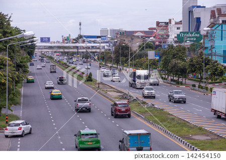Traffic conditions around Phahonyothin Road Soi 75, Pathum Thani Traffic conditions around Phahonyothin Road Soi 75, Pathum Thani 142454150
