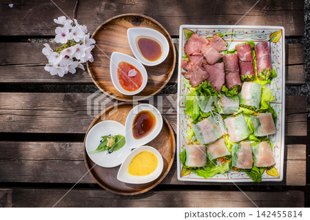Fresh spring rolls and ham-wrapped salad Fresh spring rolls and ham-wrapped salad 142455814