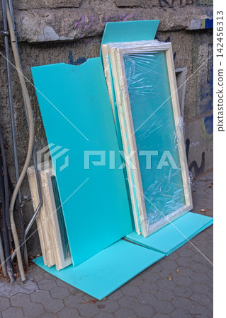 New Windows Delivery 142456313