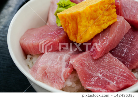 Seafood bowl of tuna Seafood bowl of tuna 142456383