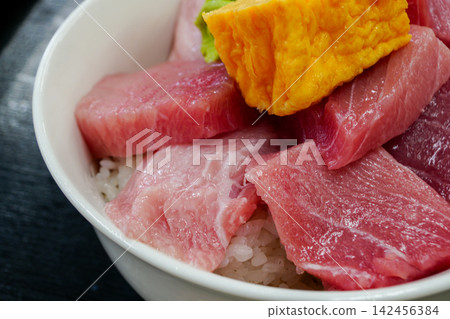 Seafood bowl of tuna Seafood bowl of tuna 142456384