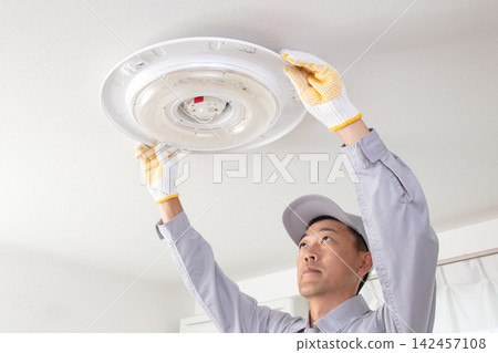 Lighting installation work: Lighting fixtures and contractors Lighting installation work: Lighting fixtures and contractors 142457108
